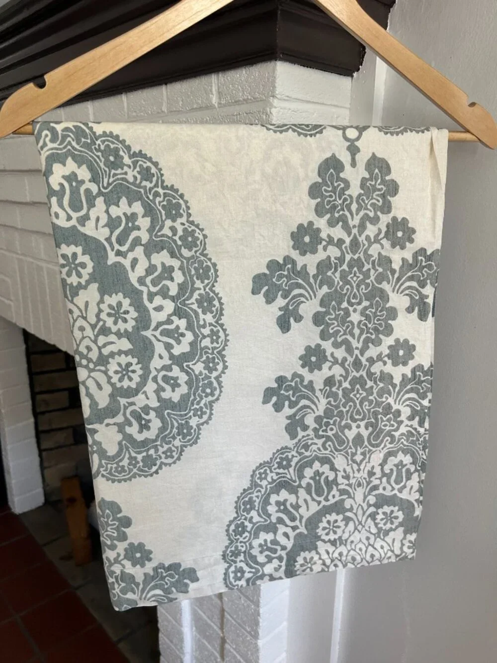 Pottery Barn Luciana Medallion Damask Motif Euro Shams (2)